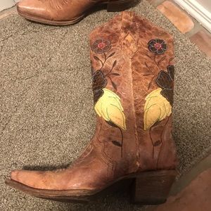 Size 7 women’s cowboy boots